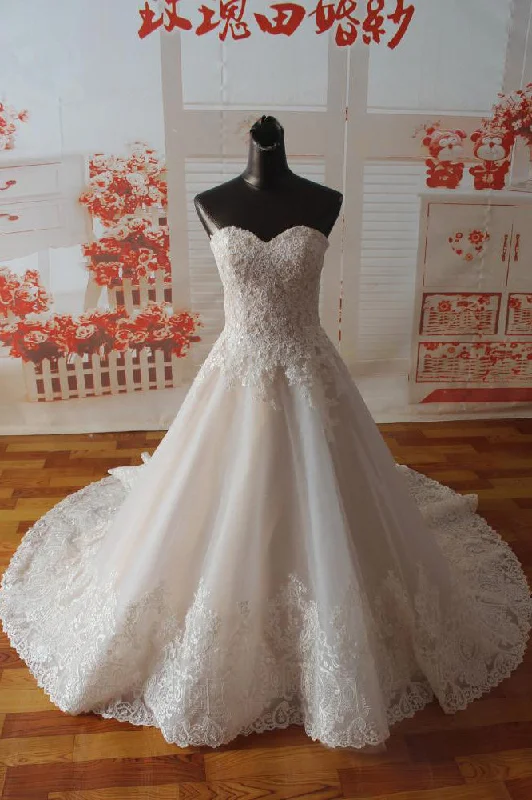 Big Savings Gorgeous Sweetheart Tulle Wedding Dresses with Lace Appliques Strapless Bridal Dresses N1165