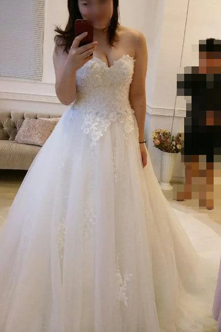 Trendy Outfits For Girls Ball Gown Strapless Ivory Lace Tulle Wedding Gown with Sweep Train N448