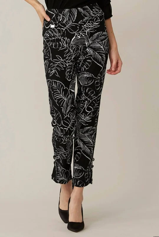 Chic Wardrobe Essentials Palm Print Cropped Pant In Black Vanilla