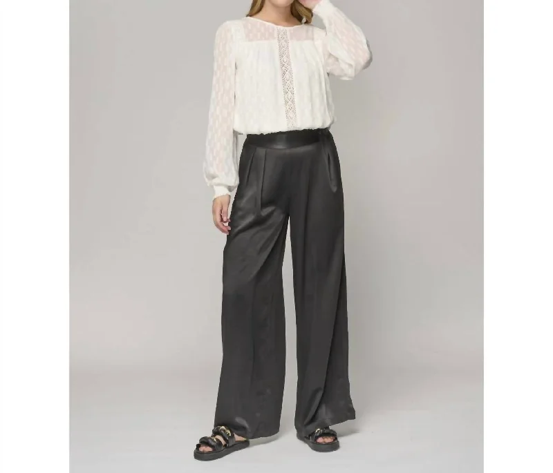 Chic Style Oana Trousers In Black