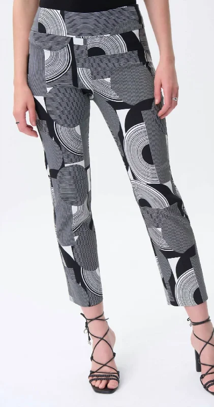 Fashion Forward Femme Geometric Print Cropped Pants In Vanilla Black