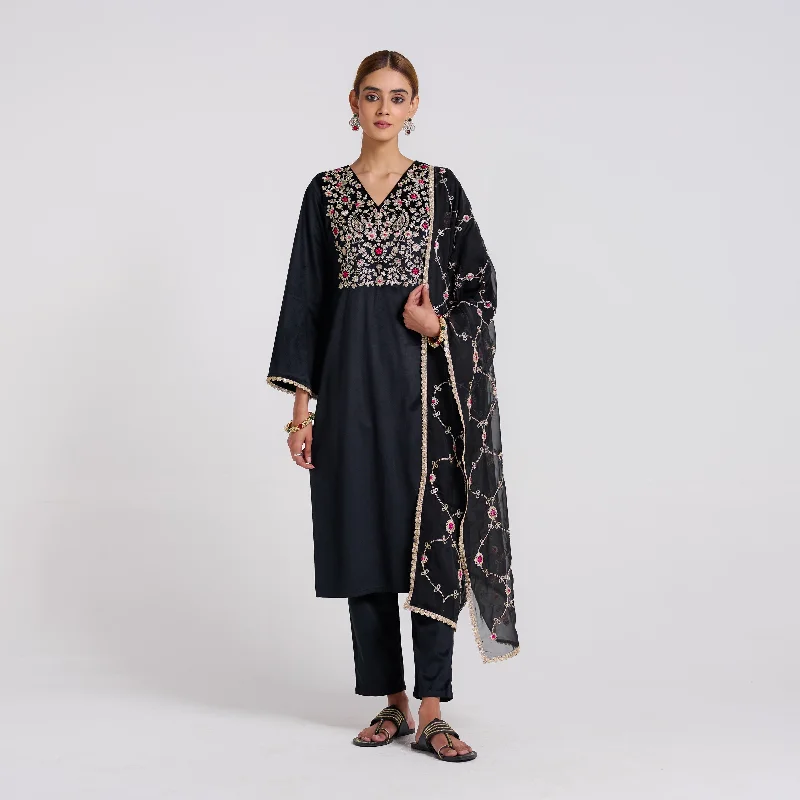 Premium Fabrics Black Embroidered Gulzaar Velvet Set with Dupatta